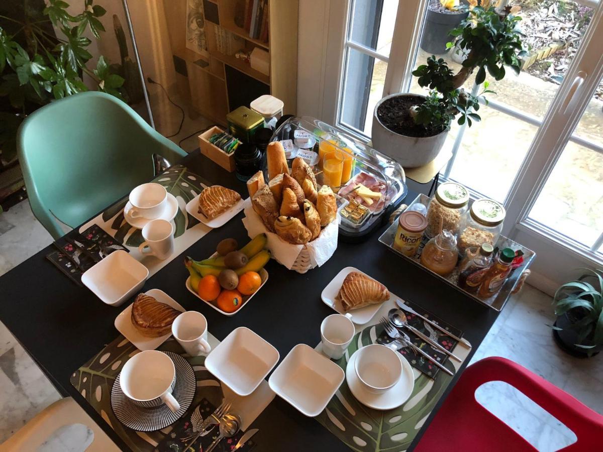 Les Nuits Victoriennes Bed & Breakfast Saint-Germain-du-Corbeis Eksteriør bilde